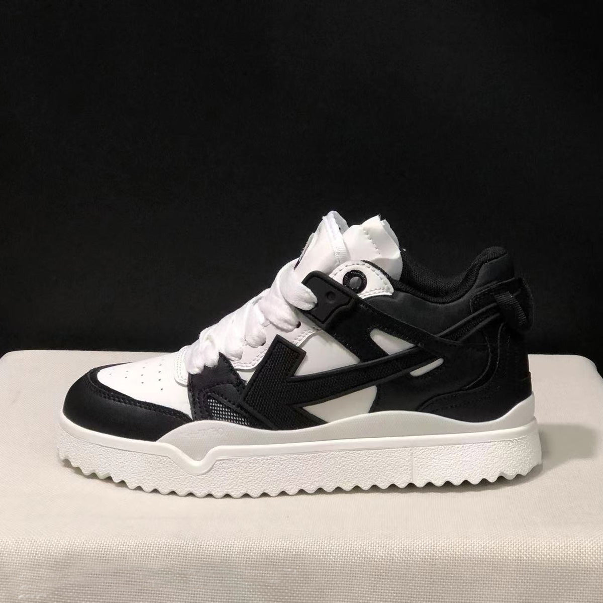 OFF-White Arrow Logo Leather Sneakers #40