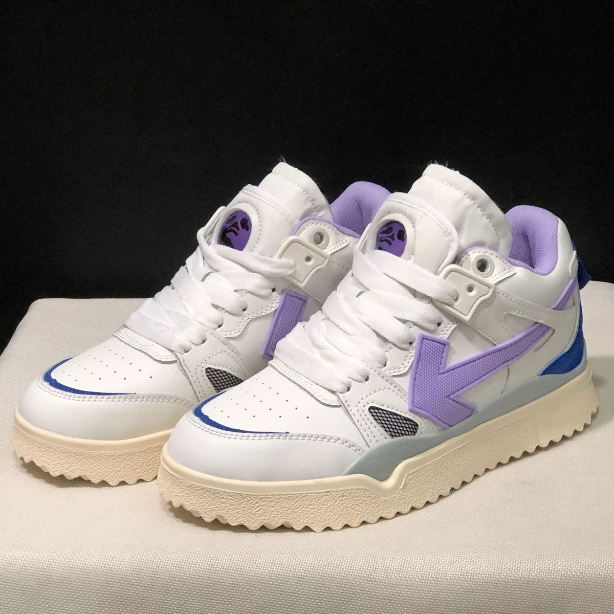OFF-White Arrow Logo Leather Sneakers #39