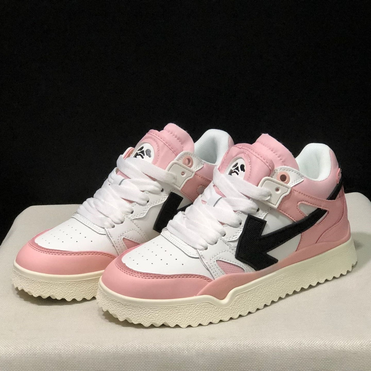 OFF-White Arrow Logo Leather Sneakers #40